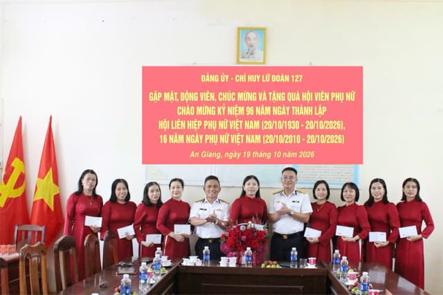 Lữ đoàn 127 gặp mặt cán bộ, hội viên phụ nữ đơn vị