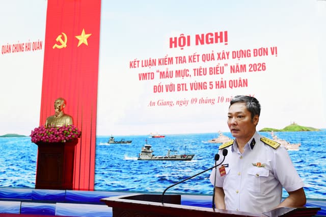 Kiểm tra kết quả xây dựng đơn vị vững mạnh toàn diện tại Vùng 5 Hải quân