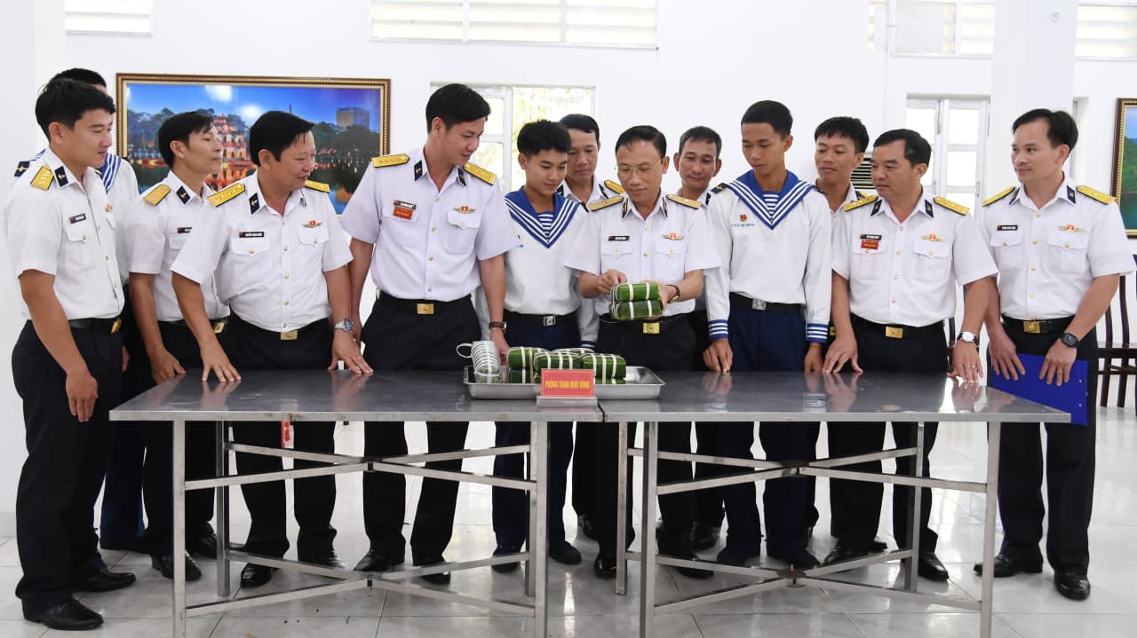 HƯƠNG XUÂN NƠI ĐẢO XA