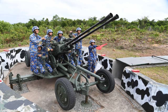 Xuân trên trận địa canh trời