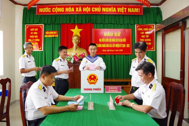 Lá phiếu giữa trùng khơi