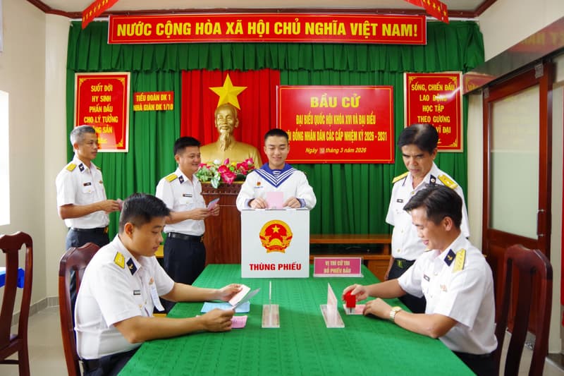 Lá phiếu giữa trùng khơi