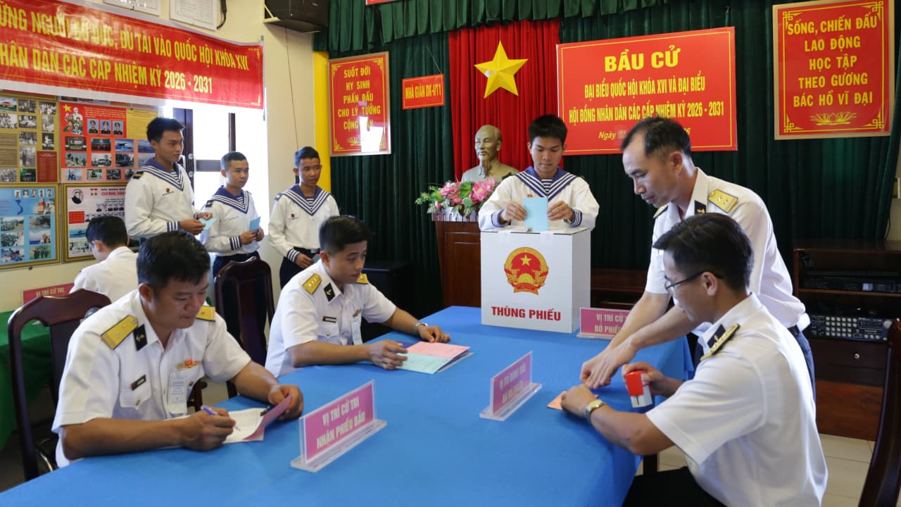 LÁ PHIẾU NƠI ĐẦU SÓNG