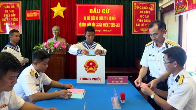 Vùng 2 Hải quân bầu cử sớm trên biển