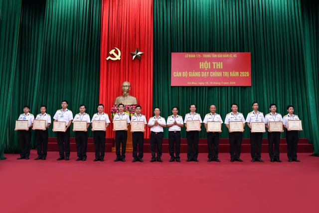 Các đơn vị Vùng 5 Hải quân tổ chức thi cán bộ giảng dạy chính trị