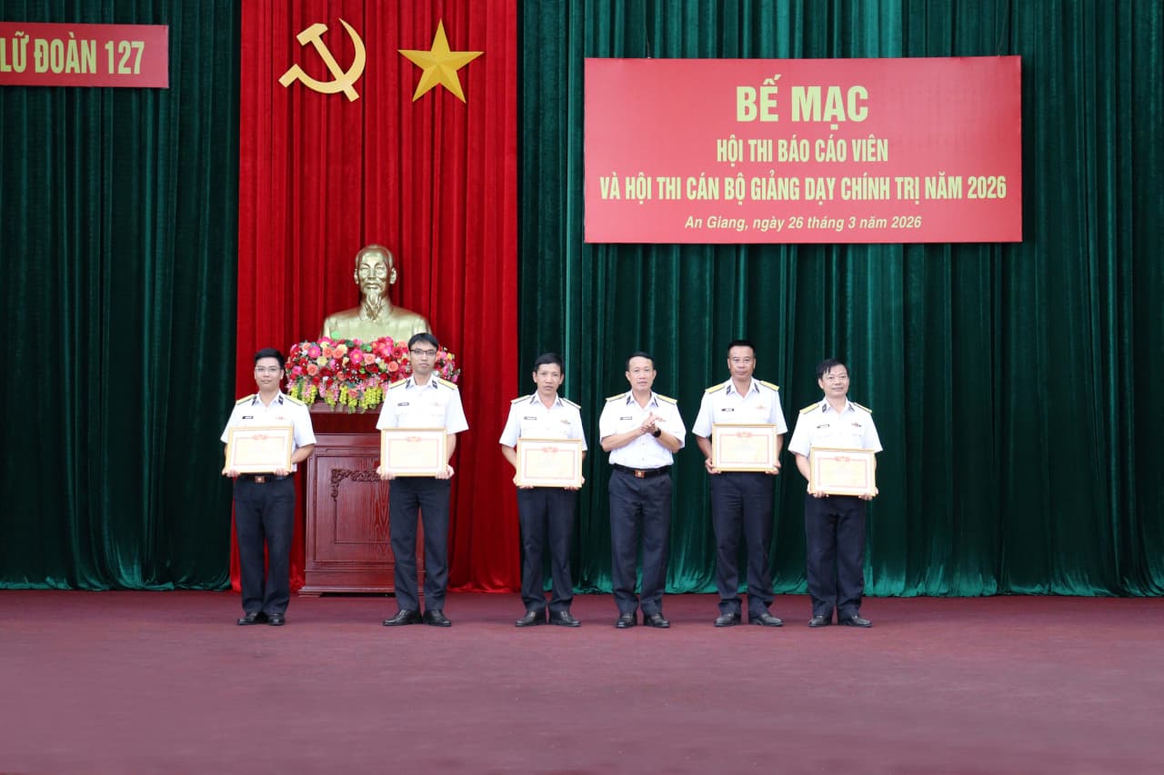 Lữ đoàn 127 bế mạc Hội thi báo cáo viên và Hội thi cán bộ giảng dạy chính trị năm 2026