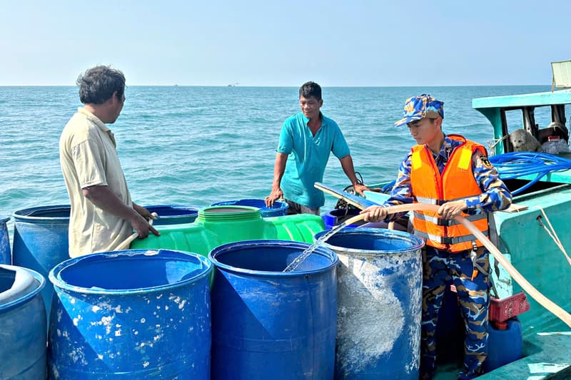 Những giọt nước nghĩa tình trên đảo Hòn Chuối