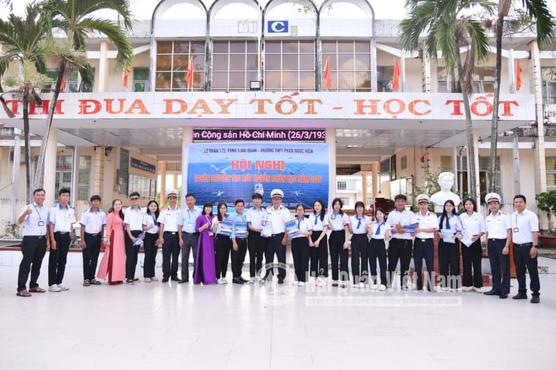 Lữ đoàn 175 tuyên truyền, thu hút nguồn nhân lực tại Cà Mau