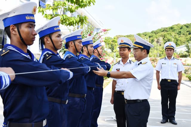 Bộ Tư lệnh Vùng 5 Hải quân kiểm tra tháng đầu huấn luyện tại các đơn vị