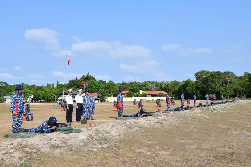 Chiến sĩ mới Vùng 5 Hải quân bắn tập đạn thật