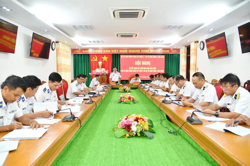 Vùng Cảnh sát biển 4 - Vùng 5 Hải quân: Sơ kết công tác phối hợp năm 2025