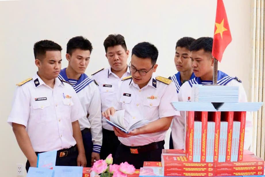 Lữ đoàn 127 hưởng ứng Ngày sách và Văn hóa đọc Việt Nam