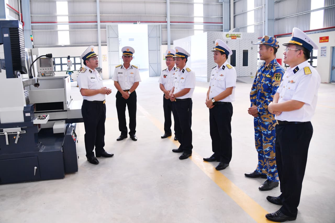 Bộ Tư lệnh Vùng 5 Hải quân kiểm tra các đơn vị tại Cà Mau