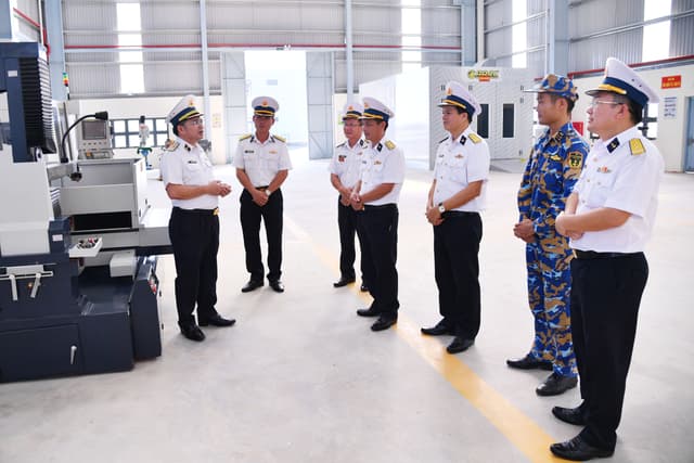 Bộ Tư lệnh Vùng 5 Hải quân kiểm tra các đơn vị tại Cà Mau