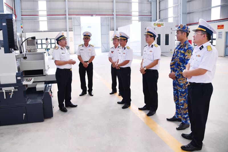 Bộ Tư lệnh Vùng 5 Hải quân kiểm tra các đơn vị tại Cà Mau