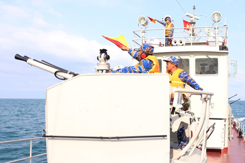 Lữ đoàn 127 huấn luyện K2 trên biển