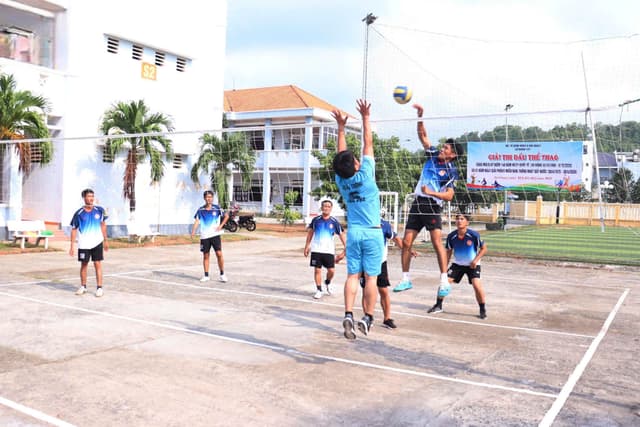 Lữ đoàn 127 khai mạc giải bóng chuyền chào mừng Ngày giải phóng miền Nam