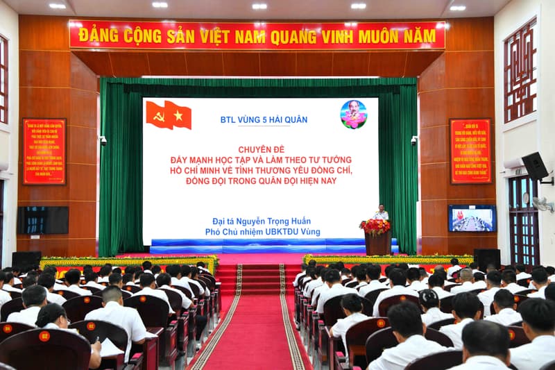 Vùng 5 Hải quân nghiên cứu, học tập các chuyên đề giáo dục chính trị