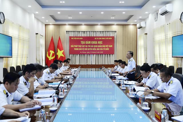Tọa đàm khoa học “Giải pháp phát huy vai trò Hải quân nhân dân Việt Nam trong bảo vệ chủ quyền biển đảo của Tổ quốc”