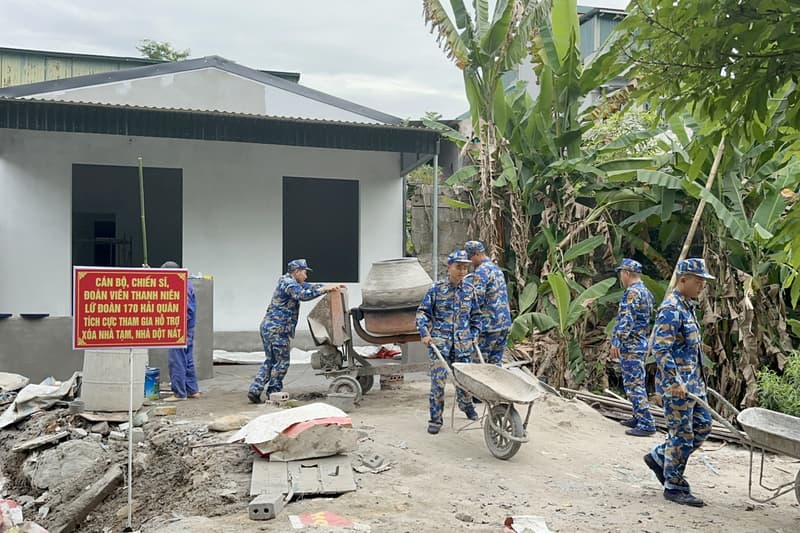 Lữ đoàn 170 tham gia hỗ trợ xóa nhà tạm, nhà dột nát