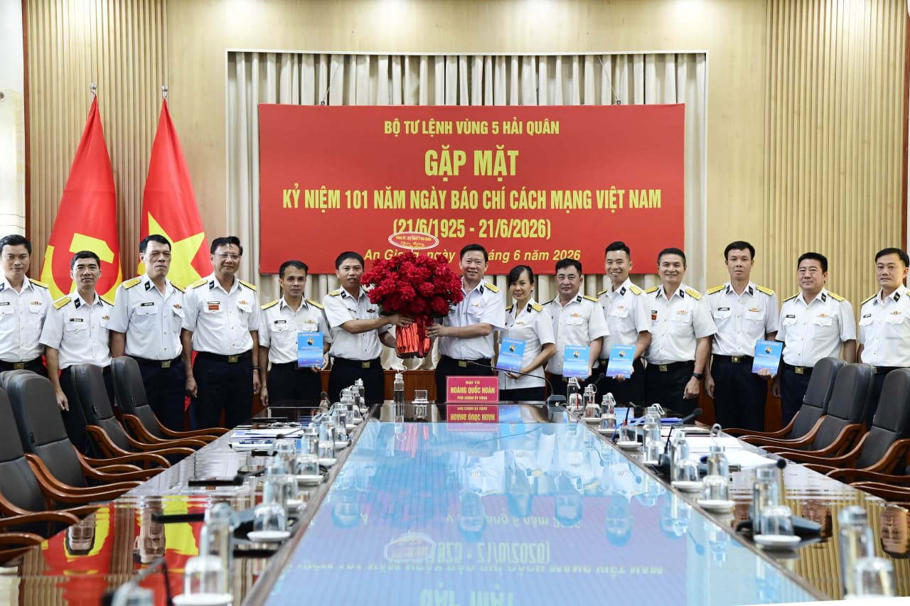 Vùng 5 Hải quân: Gặp mặt kỷ niệm 101 năm Ngày báo chí cách mạng Việt Nam