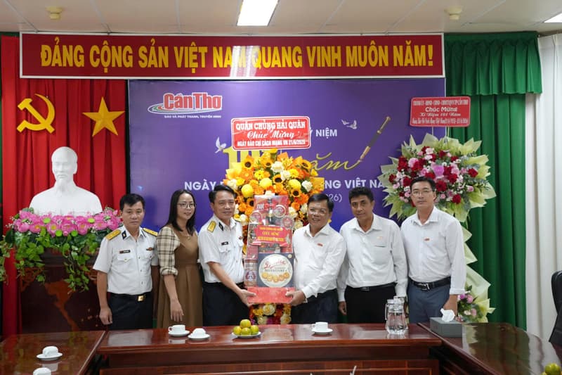 Nhà máy X55 chúc mừng các cơ quan báo chí