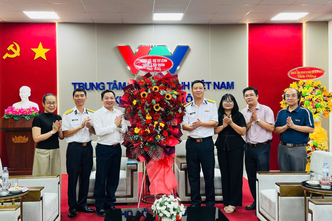 Bộ Tư lệnh Vùng 5 Hải quân chúc mừng các cơ quan báo chí