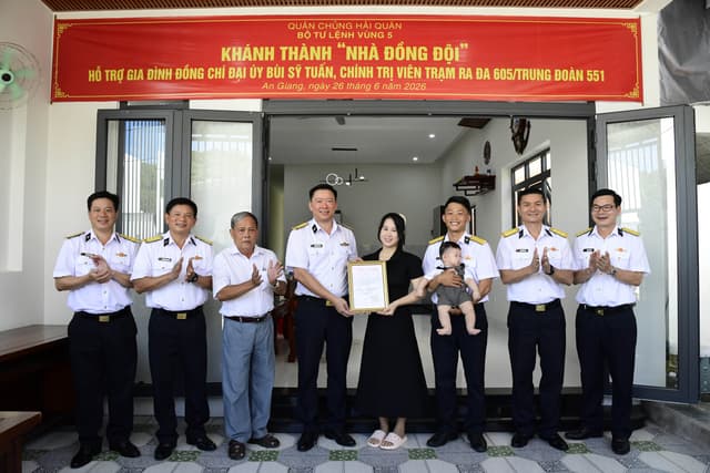 Hỗ trợ xây dựng nhà cho quân nhân có hoàn cảnh khó khăn ở Vùng 5