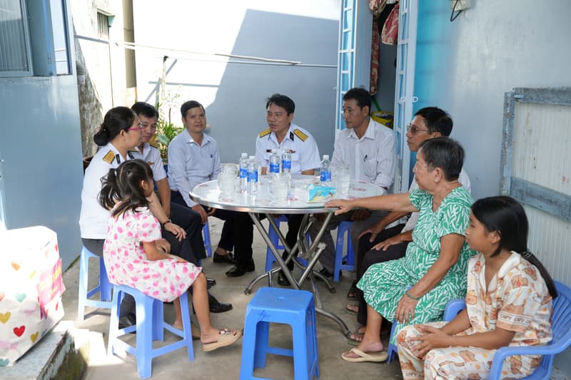 Nhà máy X55 chăm lo học sinh có hoàn cảnh khó khăn