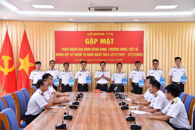 Lữ đoàn 175 gặp mặt quân nhân là con thương binh, liệt sĩ