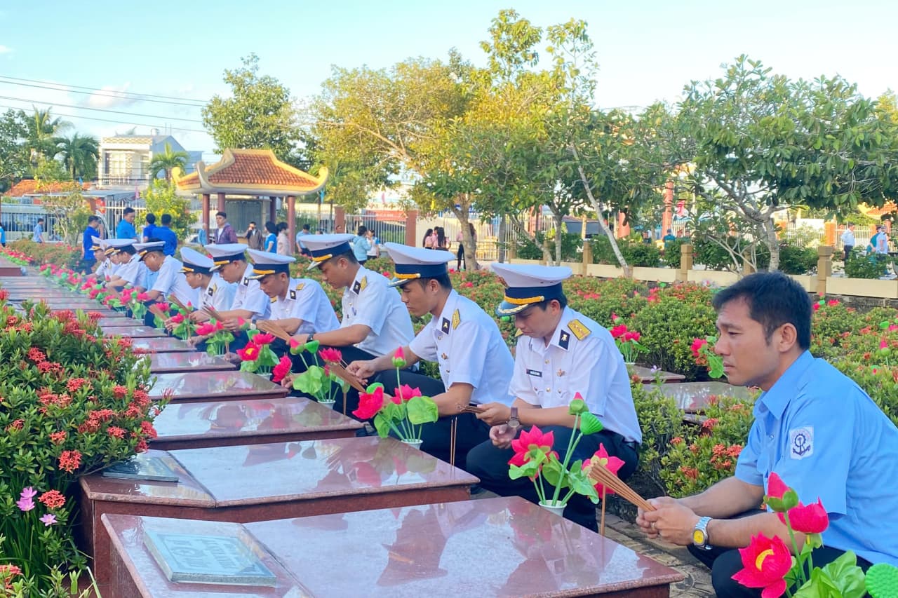 Đoàn cơ sở Nhà máy X55 tổ chức nhiều hoạt động tri ân nhân Ngày Thương binh - Liệt sĩ