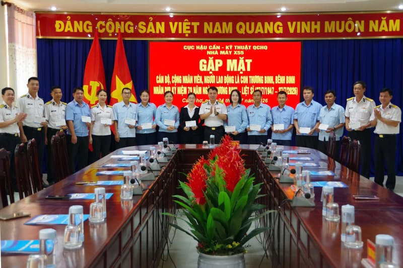 Nhà máy X55 gặp mặt cán bộ, công nhân viên, người lao động là con thương binh, bệnh binh
