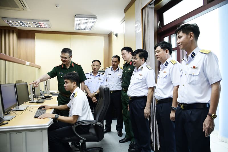 Tổng cục Hậu cần - Kỹ thuật kiểm tra tại Vùng 5 Hải quân