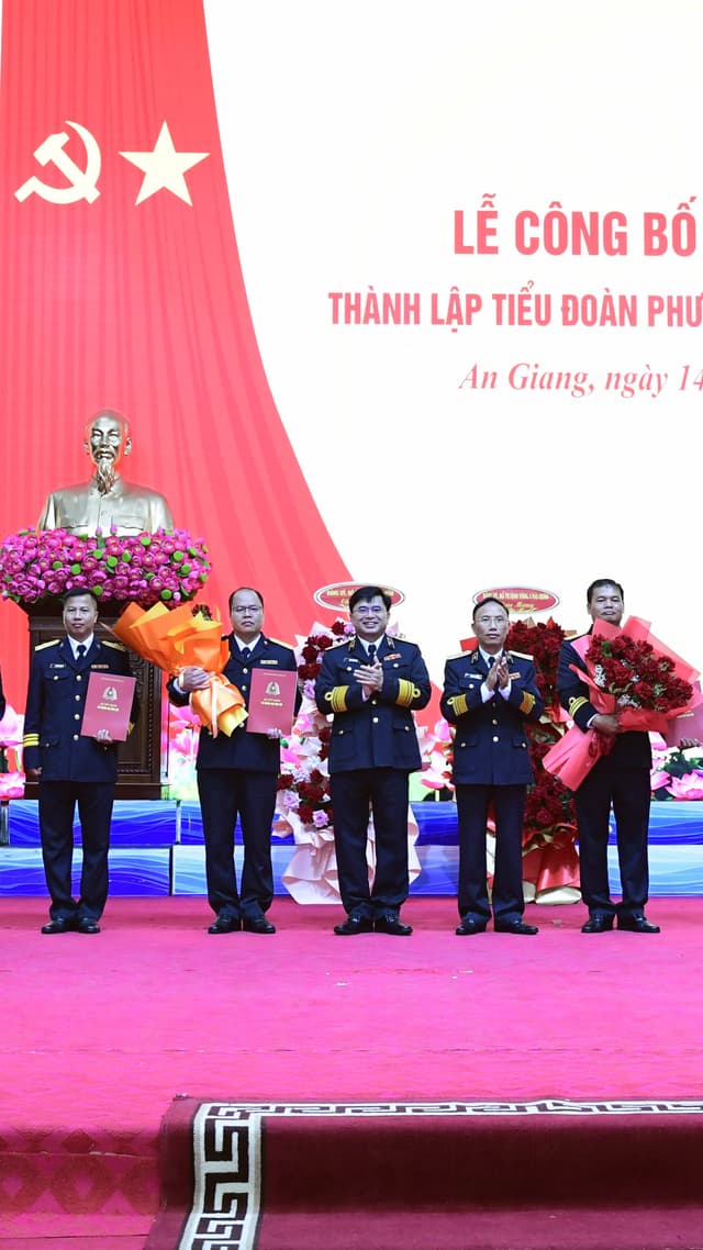 Vùng 5 Hải quân công bố quyết định thành lập Tiểu đoàn Phương tiện không người lái