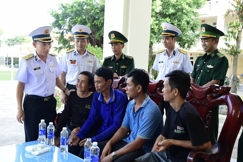 Ba ngư dân mất tích trên vùng biển Phú Quốc được đưa vào bờ an toàn