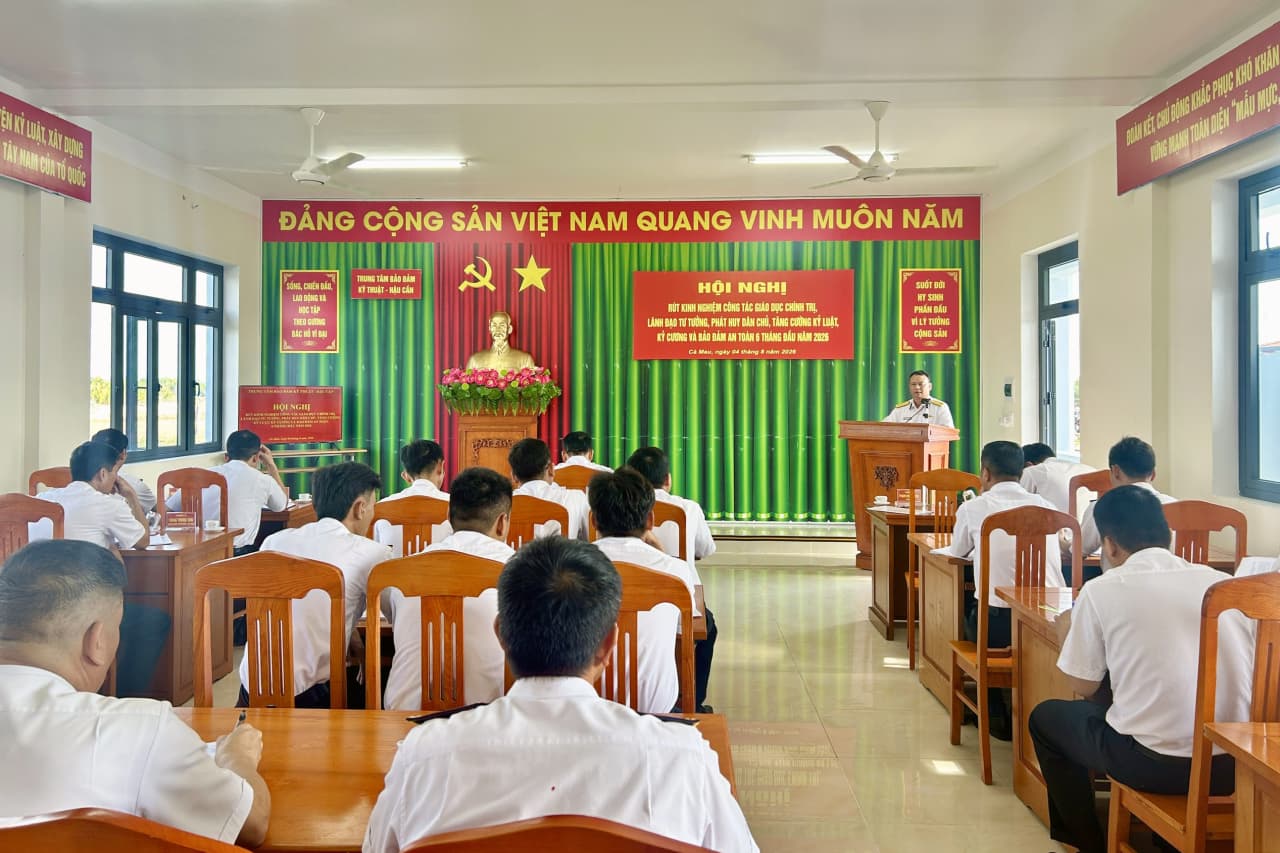 Trung tâm Bảo đảm Kỹ thuật - Hậu cần Vùng 5 rút kinh nghiệm công tác giáo dục chính trị, lãnh đạo tư tưởng