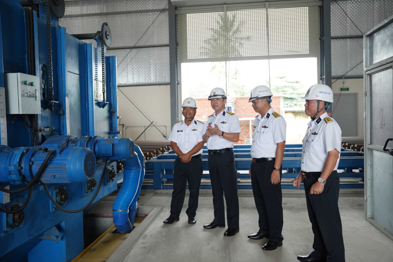 Cục Hậu cần - Kỹ thuật Hải quân kiểm tra xây dựng đơn vị vững mạnh toàn diện tại Nhà máy X55