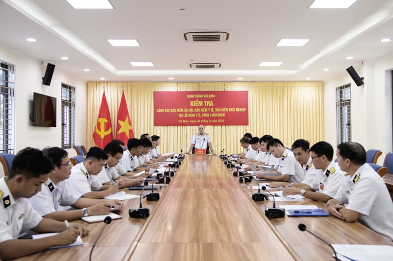 Quân chủng Hải quân kiểm tra công tác bảo hiểm tại Lữ đoàn 175