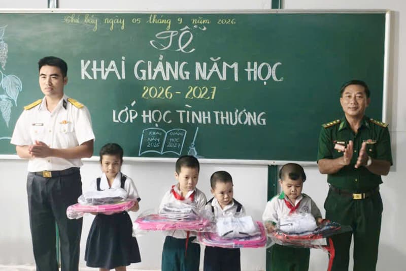 Khai giảng năm học mới trên đảo Hòn Chuối