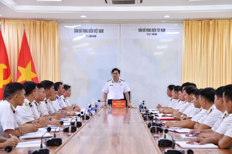 Tư lệnh Vùng 5 Hải quân kiểm tra các đơn vị tại Cà Mau