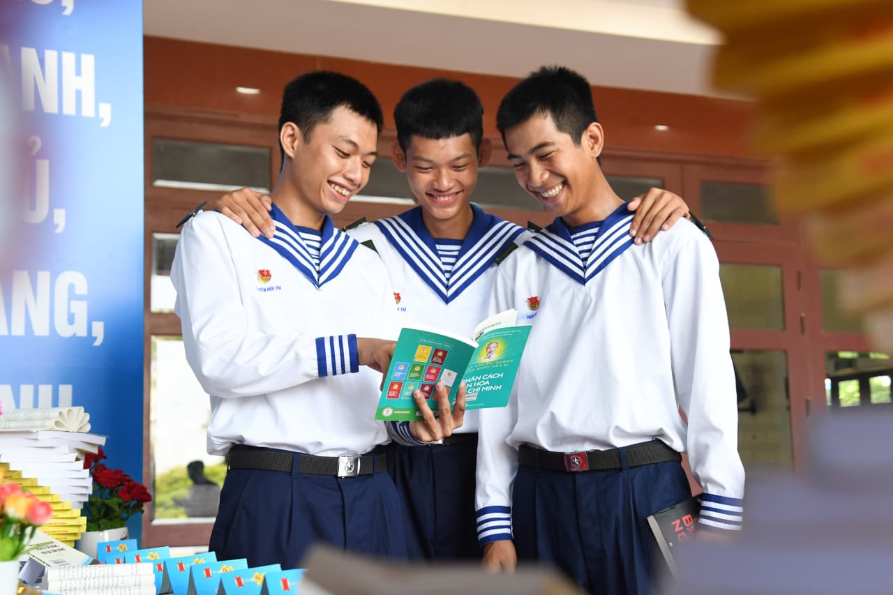 VÙNG 5 HẢI QUÂN HƯỞNG ỨNG NGÀY SÁCH VÀ VĂN HÓA ĐỌC VIỆT NAM