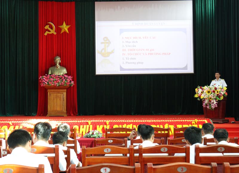 Trung đoàn 196 tổ chức tập huấn cán bộ