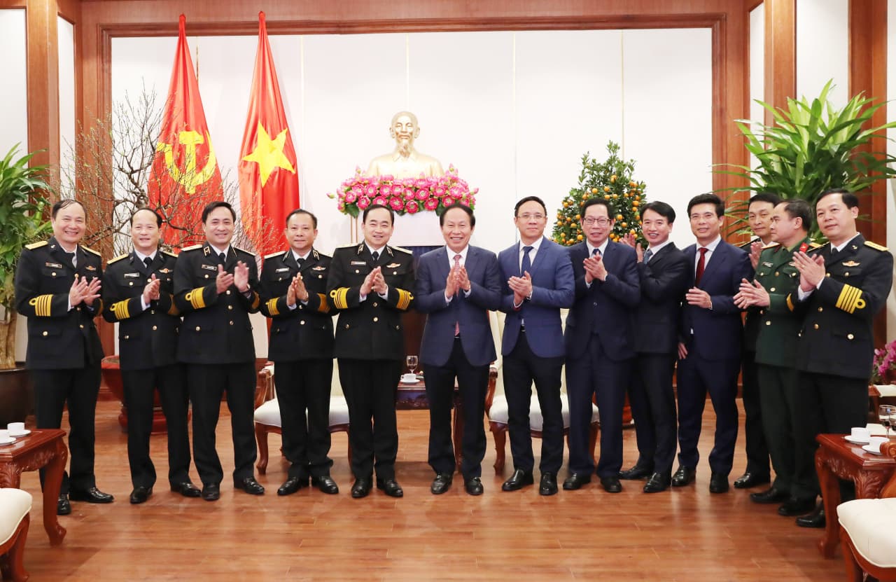Tư lệnh Hải quân thăm, chúc Tết thành phố Hải Phòng