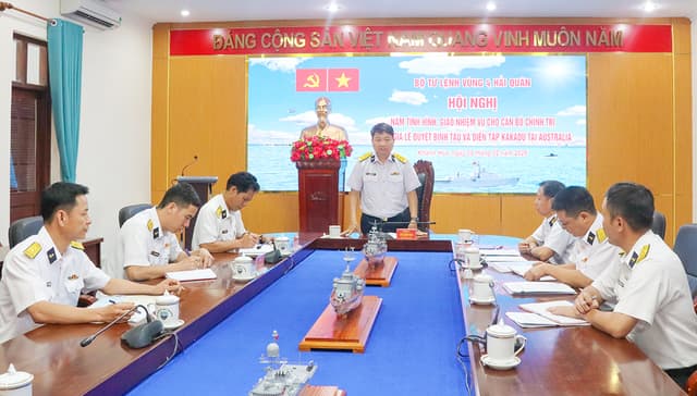 Chính ủy Vùng 4 giao nhiệm vụ cho cán bộ chính trị tham gia hoạt động đối ngoại tại Australia