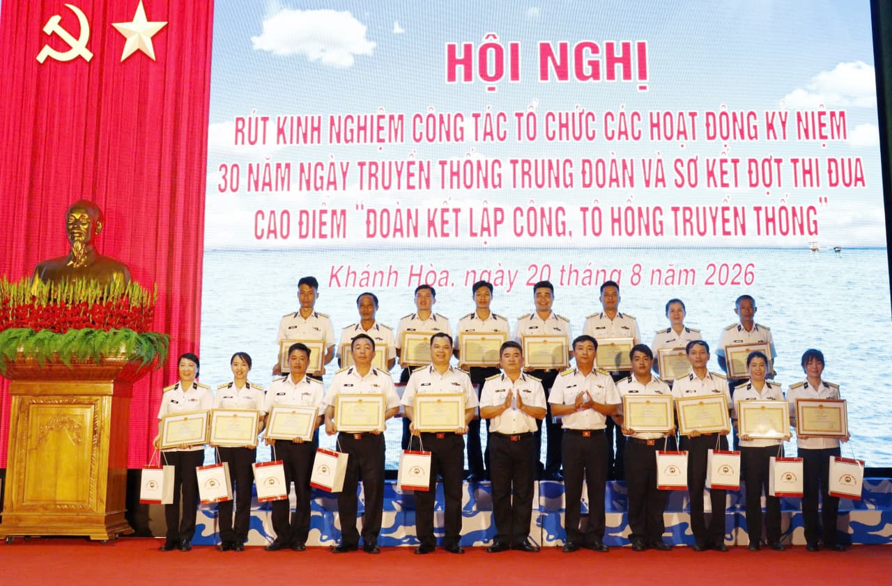 Trung đoàn 196 rút kinh nghiệm tổ chức các hoạt động kỷ niệm 30 năm Ngày truyền thống
