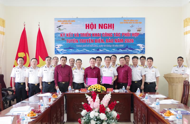 Hải đoàn 129 Hải quân và Ban Tuyên giáo và Dân vận Tỉnh ủy Đồng Tháp ký kết tuyên truyền biển đảo