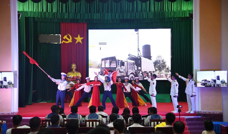 Lữ đoàn 681: Liên hoan văn nghệ quần chúng "Vinh quang người lính biển"