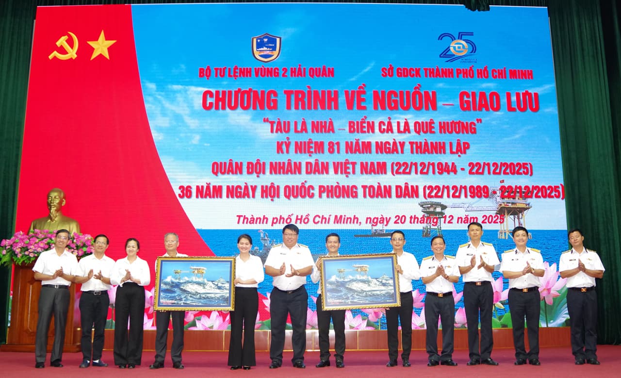 Sở Giao dịch Chứng khoán TP Hồ Chí Minh giao lưu với cán bộ, chiến sĩ Vùng 2