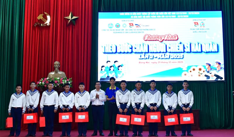 Trung tâm Huấn luyện Vùng 2 giao lưu với các đơn vị nhân dịp kỷ niệm ngày 22/12