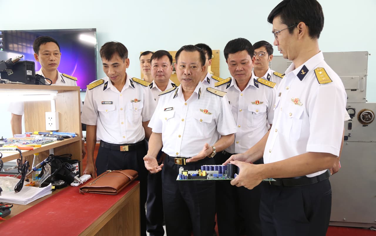 Nghiệm thu nhiệm vụ “Sửa chữa, nâng cấp Phòng thực hành, thí nghiệm ra đa”